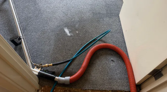Using hot water for carpet steam cleaning